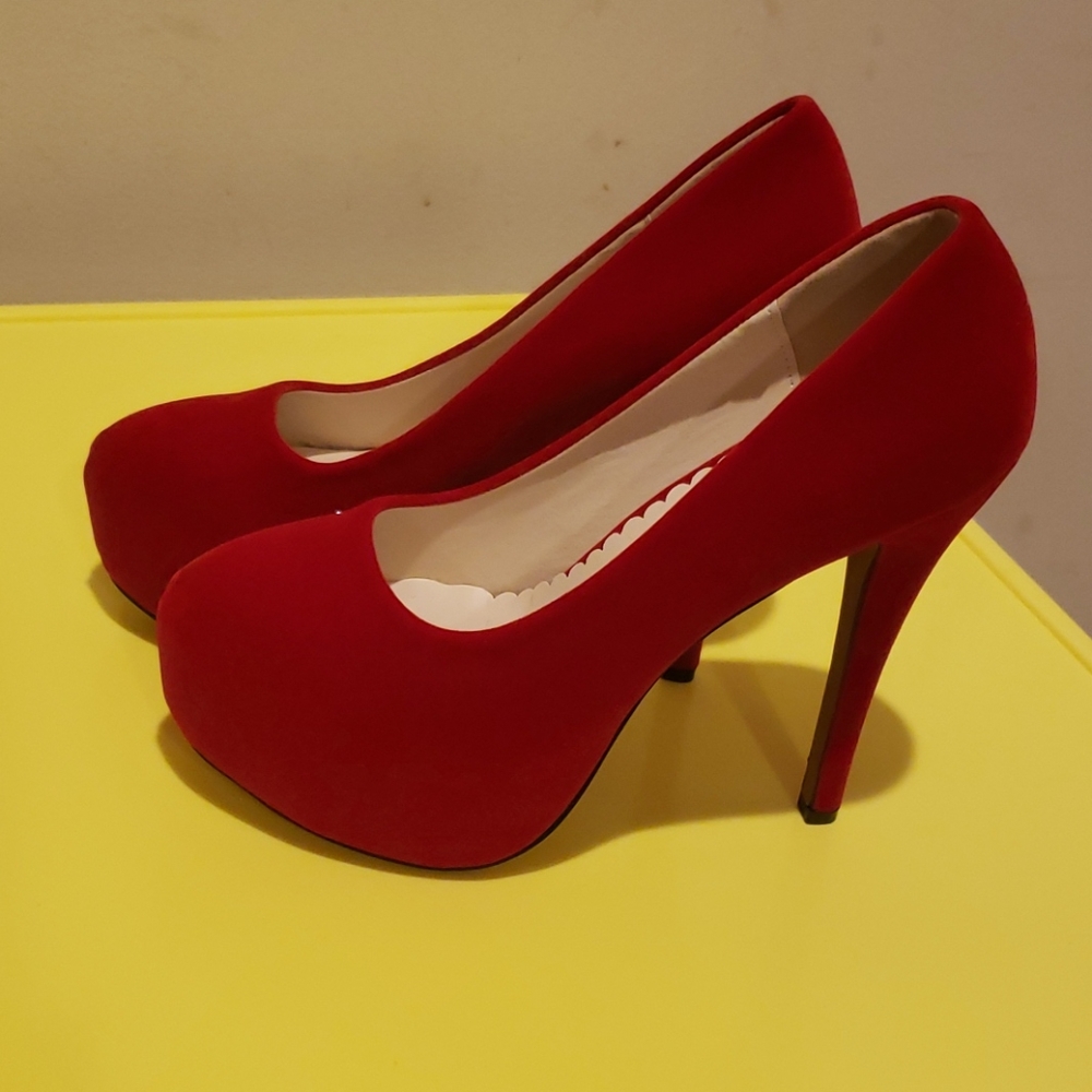 Red Maiernisi pumps!! Great Deal!👍